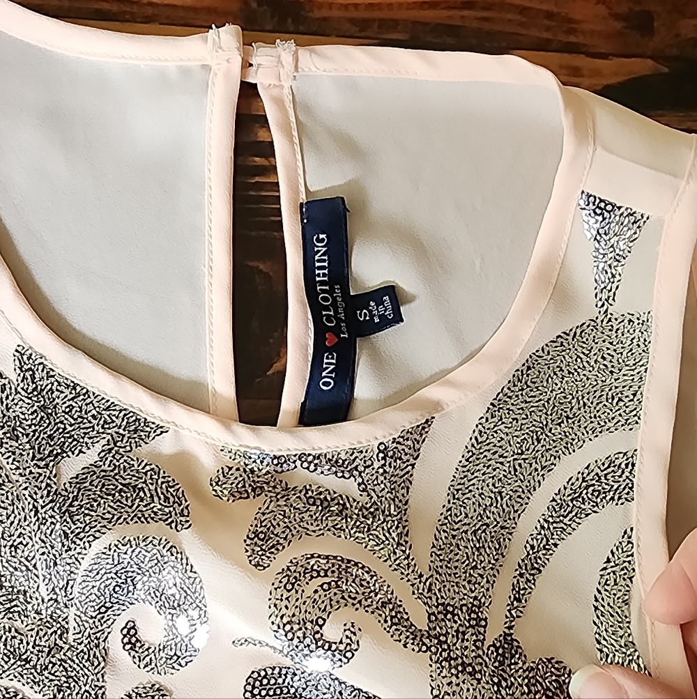 One Clothing Blush & Silver Sequenced Sleeveless Blouse Sz SM - Picture 3 of 6